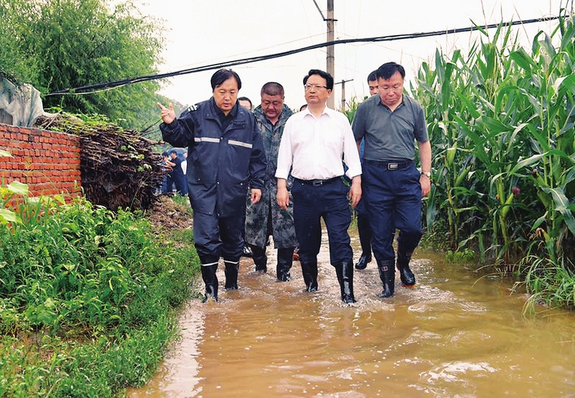 守护球门如城，球队坚守底线守住阵地