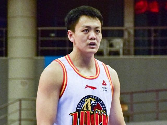 吉林男篮表现强劲，取得季后赛资格