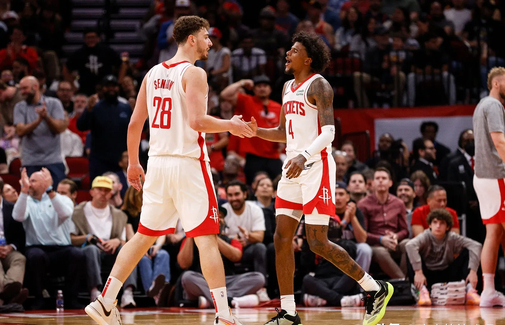 雄鹿击败火箭继续扩大分差