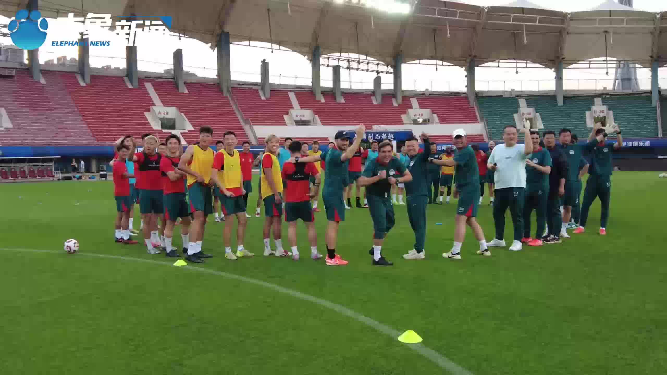 -关于足球球队新主场揭幕，球迷组织庆祝派对的信息