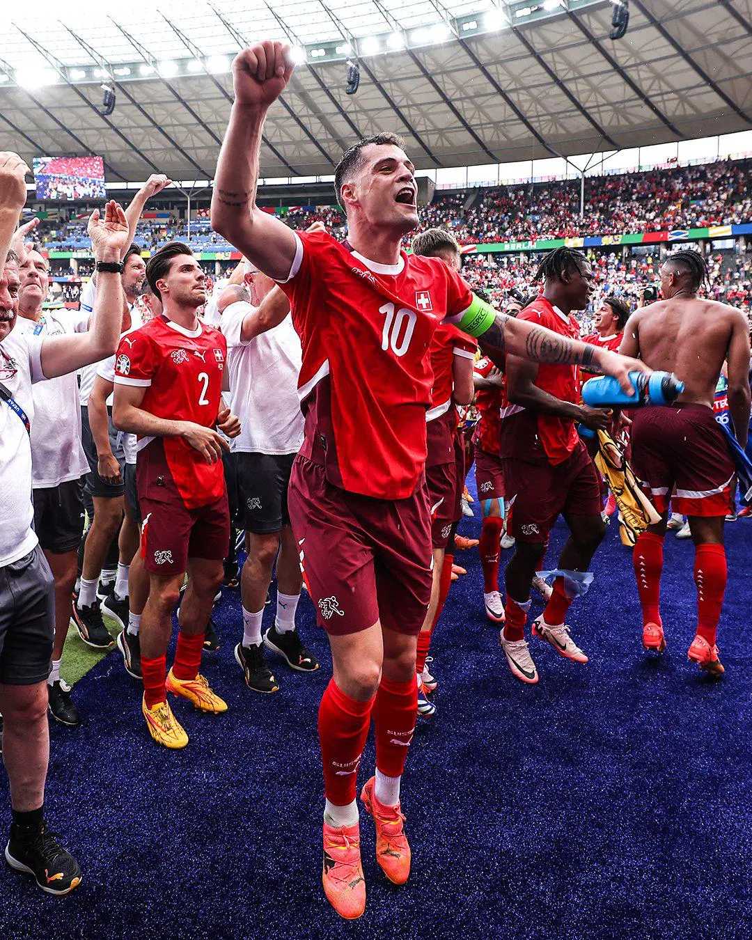 包含瑞士队大胜，取得欧预赛分组第一的词条