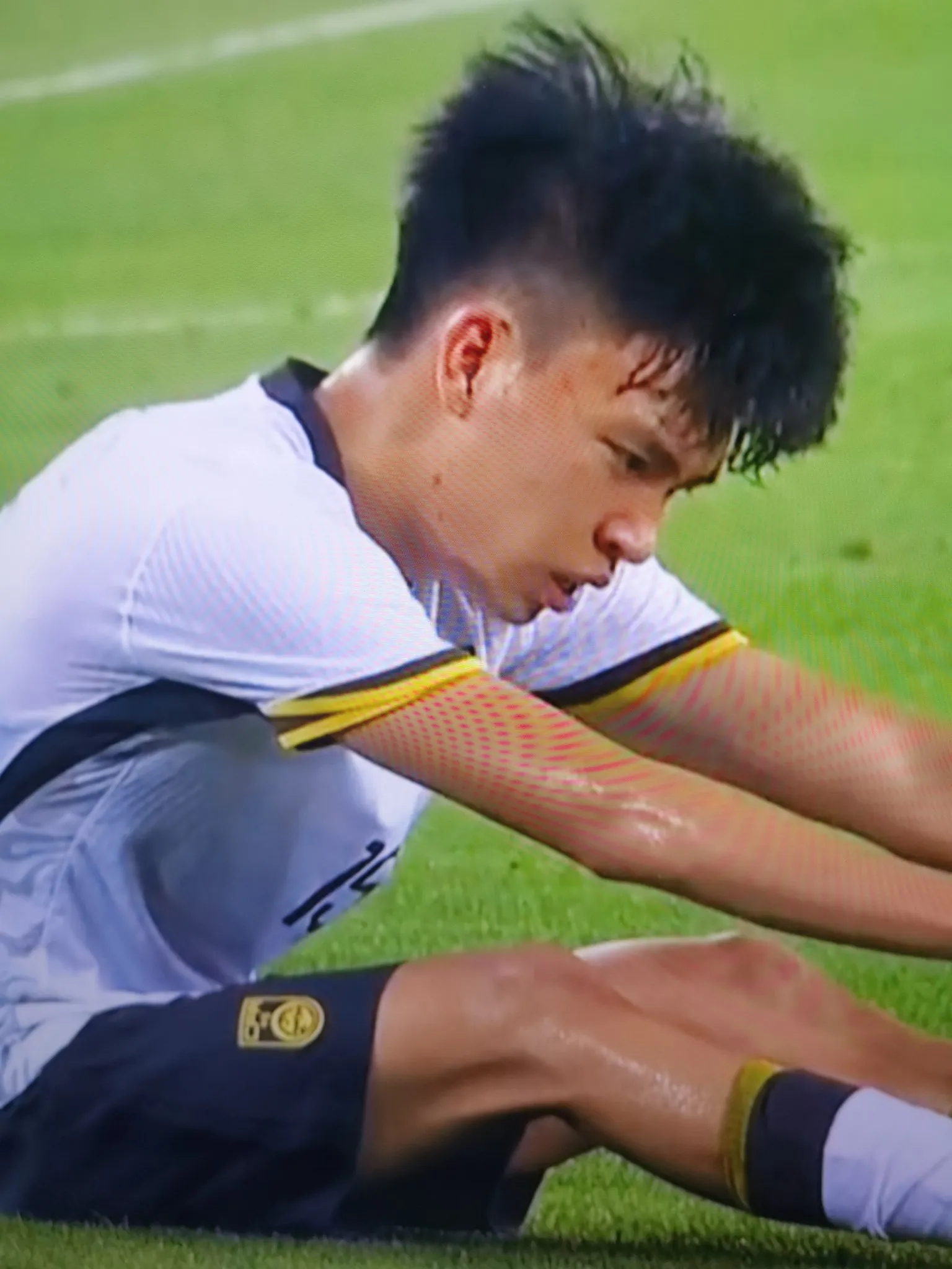 关于重庆队长受伤，球队士气受挫的信息