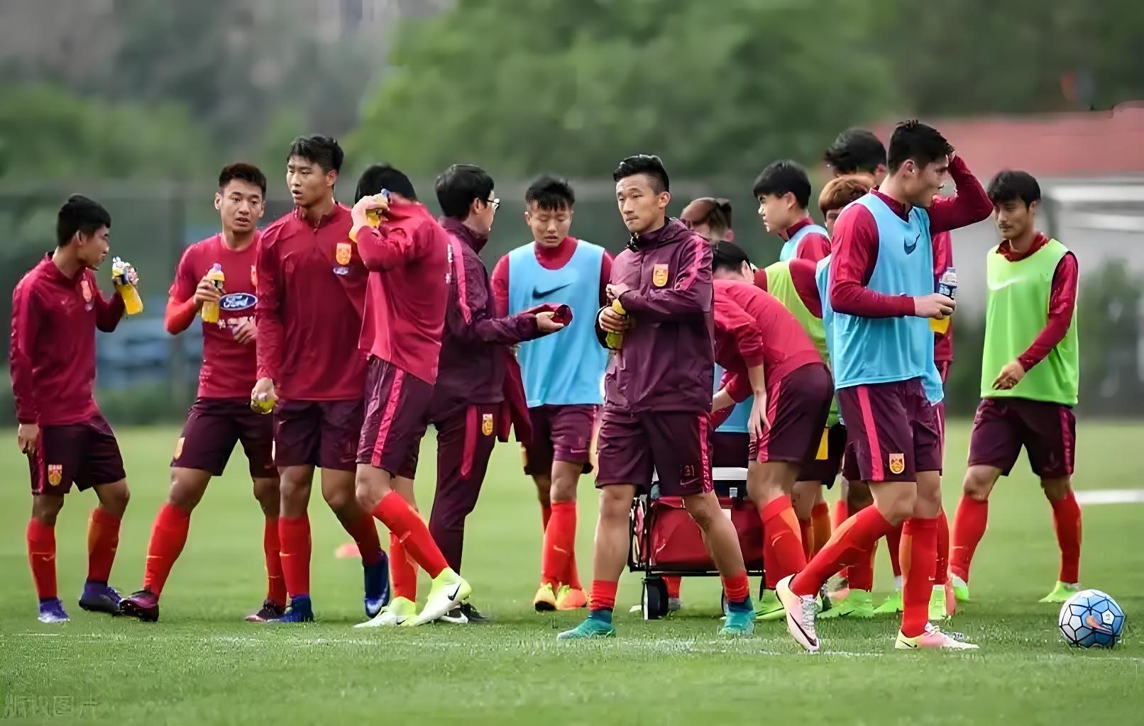 关于中国顶级足球比赛赛事激烈展开的信息