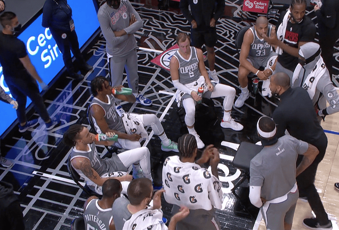 九游体育在线-疯狂庆祝！雷恩队成功阻挡对手