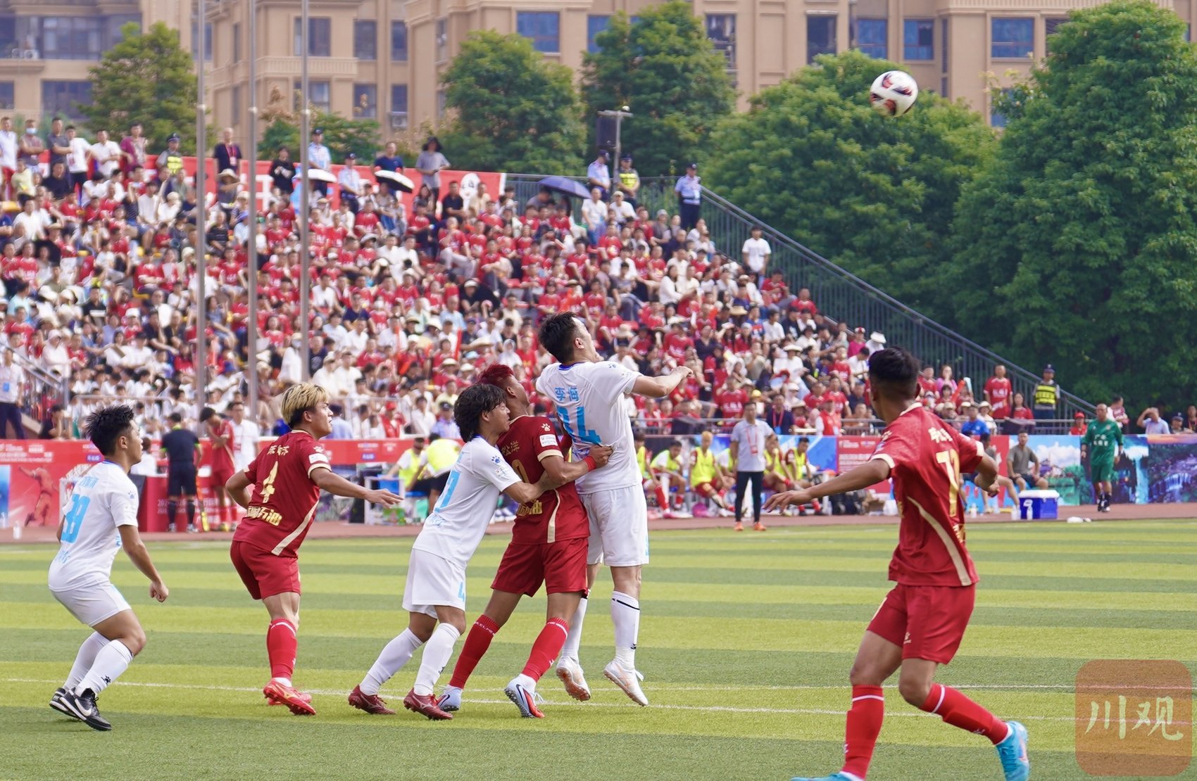 包含激烈对决！顶尖足球队争夺荣耀的词条