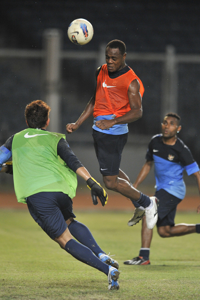 巴塞罗那队在比赛中展示了顽强的防守姿态